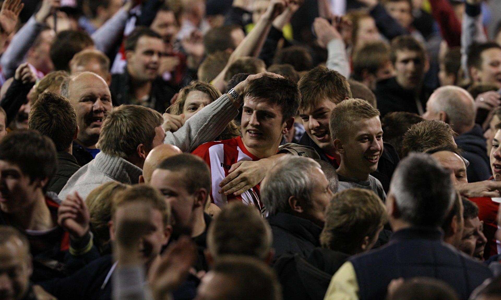 他必须在情 他必须在情